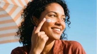 Bye Jerawat Meradang! 4 Hybrid Sunscreen Heartleaf Kontrol Produksi Sebum