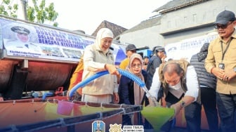 Gubernur Khofifah Perluas Penyaluran Air Bersih untuk Warga Terdampak Kekeringan hingga Ponorogo