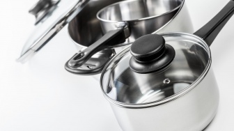 Bagaimana Cara Menghilangkan Noda Pelangi di Panci Stainless Steel?
