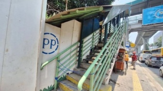 Compang-camping Disikat Maling! JPO Kyai Maja Dekat Kantor Kejagung Ditutup Sementara