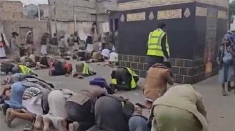 Viral Video Houthi Bangun Replika Ka'bah di Yaman: Warga Disuruh Tawaf hingga Salat