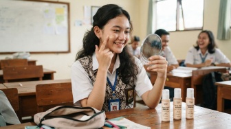 7 Rekomendasi Skin Tint Ringan yang Aman untuk Remaja Sekolah