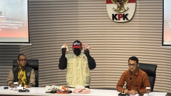 Rp 50 Juta Ditemukan KPK dalam Koper di Rumah Bupati Bolmut