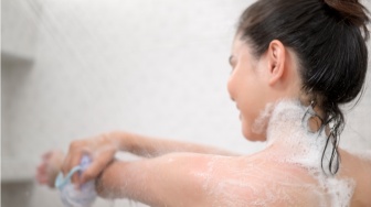 5 Body Wash Centella Asiatica untuk Jerawat Punggung dan Kulit Sensitif