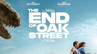 Esensi The End of Oak Street: Teror Dinosaurus yang Memburu Satu Keluarga
