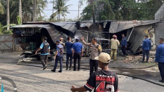 Truk Ekspedisi Mundur Mendadak di Bandar Lampung: Hantam Pom Mini, Warung Kelontong Ludes Terbakar