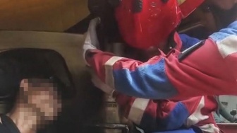 Detik-Detik Evakuasi Sopir Truk yang Terjepit Usai Kecelakaan di Ciracas Jakarta Timur