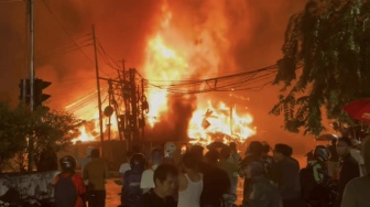 Amuk Si Jago Merah di Kebayoran Lama Hanguskan Rumah, 85 Personel Damkar Diturunkan