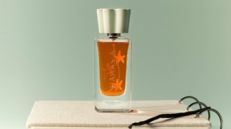 Seperti Pelukan Hangat! 5 Pilihan Parfum Warm Vanilla yang Lembut di Hidung