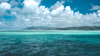 Kenapa Air Laut Terasa Asin? Ini Penjelasan Ilmiahnya!