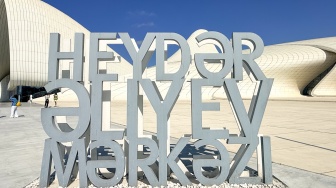Suasana Heydar Aliyev Center di Baku, Azerbaijan, Senin (21/9/2026). [Suara.com/Rizka Chaerani]