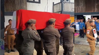 Anton Dimakamkan Kedinasan, Keluarga Ungkap Masalah Rumah Tangga Sebelum Tewas Ditikam Istri