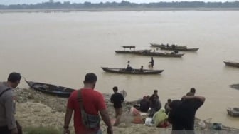 Sungai Batanghari Jambi Surut Akibat Kemarau, Ramai Diobok-obok Pemburu Benda Antik