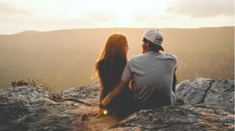 Terjebak Situationship yang Melelahkan? Ini Alasan Sikap 'Si Paling Cuek' Tak Lagi Keren