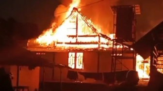 Ditinggal Jualan Tempe, Empat Rumah Perajin di Ngawi Ludes Terbakar