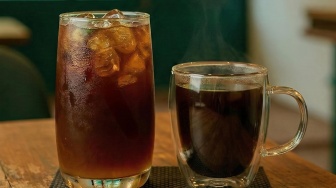 Kopi Dingin vs Panas, Mana yang Lebih Bikin Melek? Ini yang Lebih Tinggi Kafeinnya