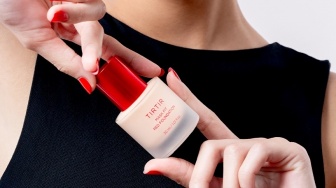 Berapa Harga Foundation Tirtir? Cek Detail Produk dan Review Pembeli