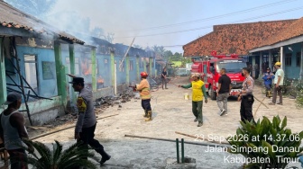 Baru 50 Menit Siswa Pulang, SMP PGRI 1 Way Jepara Ludes Terbakar: Kerugian Ratusan Juta