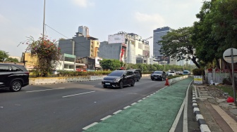 Arus Lalin Jalan Sudirman Kembali Dibuka Usai Aksi Ribuan Massa Buruh