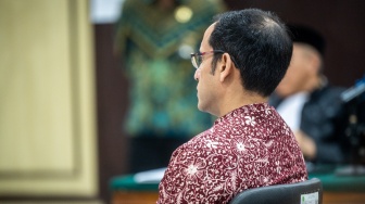 Terdakwa kasus dugaan korupsi pengadaan Chromebook dalam program digitalisasi pendidikan di Kemendikbudristek Nadiem Anwar Makarim mengikuti sidang putusan banding di Pengadilan Tinggi DKI Jakarta, Jakarta, Kamis (24/9/2026). [ANTARA FOTO/Bayu Pratama S/wsj]