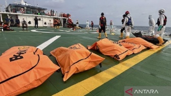 Tim Penyelam Temukan 14 Jasad di Bangkai KM Virgo, 93 Korban Masih Dicari