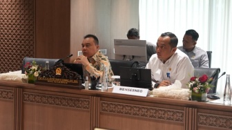 Menkeu, Gubernur BI hingga Danantara Kumpul di DPR, Dasco: Satukan Arah Kebijakan