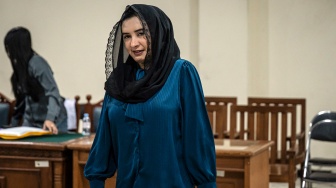 Terdakwa kasus dugaan korupsi pengadaan barang dan jasa di Pemkab Pekalongan Fadia Arafiq mengikuti sidang tuntutan di Pengadilan Tipikor, Semarang, Jawa Tengah, Kamis (24/9/2026). [ANTARA FOTO/Aprillio Akbar/wsj]