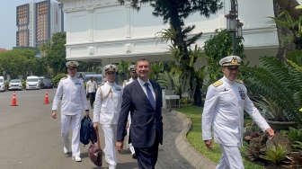 Prabowo Terima Angkatan Laut Italia yang Antar Kapal Induk Giuseppe Garibaldi di Istana