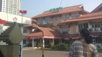 KPK Geledah Kanwil BPN Jatim: Periksa Honda Jazz hingga Angkut Tas Hitam Misterius Terkait Suap HGB