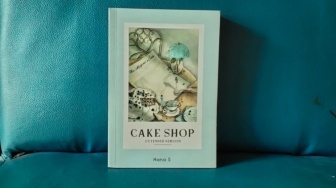Novel Cake Shop: Aksi Stalk Crush Berujung Temukan Pelanggan dan Cinta Baru