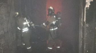 Gudang di Karet Kuningan Hangus Terbakar Diduga Akibat Korsleting Listrik, Kerugian Capai Rp1 Miliar