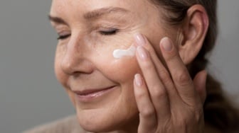 3 Moisturizer Kolagen untuk Kulit Keriput Usia 45 ke Atas, Bikin Wajah Kencang Sesuai Review