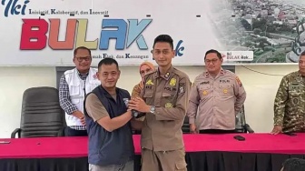 Dituding Adang Ambulans Pembawa Jenazah di Surabaya, Satpol PP Buka Suara: Kaca Spionnya Terlipat!