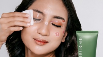 Hapus Makeup Waterproof! 4 Cleansing Balm Tube Mini Anti-Ribet Buat Liburan