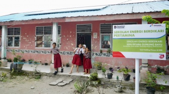 Program SEB, Pertamina NRE Hadirkan Energi Surya dan Air Bersih di SD Gunung Bayu Simalungun