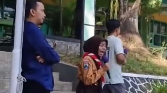 Viral Tampar Siswa di Depan Gerbang, Kepsek SMPN 18 Malang Resmi Dicopot Usai Didemo Massal