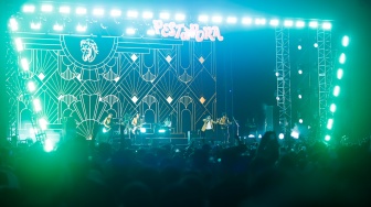 Grup band The Changcuters tampil membawakan lagu pada festival musik Pestapora 2026 di JIExpo Kemayoran, Jakarta, Jumat (25/9/2026). [Suara.com/Alfian Winanto]