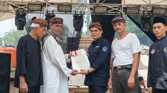 Setelah Belasan Tahun Berjuang, Kampung Adat Urug Bogor Akhirnya Mengantongi Sertifikat Komunal