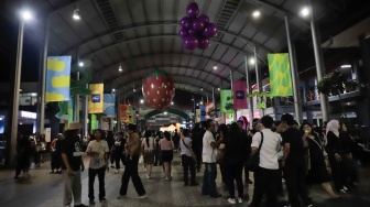 Pengunjung beraktivitas di Festival Musik Pestapora 2026 di JIExpo Kemayoran, Jakarta, Jumat (25/9/2026). [Suara.com/Alfian Winanto]