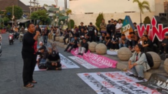 Make Munir Live Again: Merawat Ingatan Kasus HAM di Aksi Kamisan Jogja