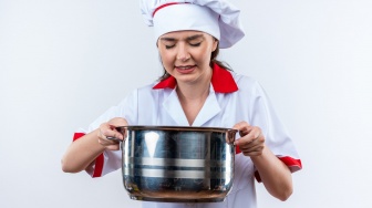 Bagaimana Cara Menghilangkan Bau Gosong di Panci? Ini 7 Triknya