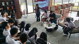 Peringati Bulan Bahasa, SMA Kemala Bhayangkara Gunungsindur Luncurkan Dua Buku Karya Siswa