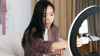 Hidup Jadi Terasa Seperti Konten: Personal Branding atau Personal Pressure?