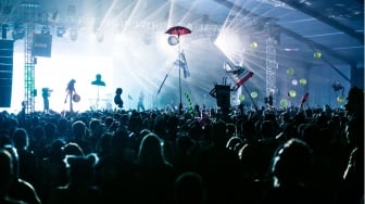 Fenomena Tiket Konser Selalu Ludes Saat Ekonomi Sulit: Hiburan atau Pelarian?