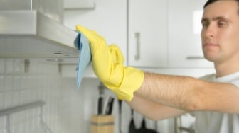 Anti Ribet, Ini Cara Menghilangkan Noda Lemak Membandel di Dinding Dapur dan Cooker Hood