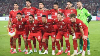 Kesebelasan Tim Nasional Indonesia berpose di depan para jurnalis foto sebelum melawan Tim Nasional Malaysia pada pertandingan penyisihan Grup A FIFA ASEAN Cup 2026 di Stadion Utama Gelora Bung Karno (SUGBK), Senayan, Jakarta, Senin (28/9/2026). [ANTARA FOTO/M Risyal Hidayat/app/kye]