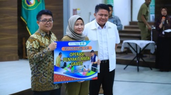 Bank Sumsel Babel Perkuat Kepedulian Kesehatan Lewat CSR Operasi Mata