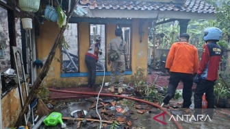 Diduga Bakar Rumah Orang Tua, Perempuan 23 Tahun Diamankan Polisi