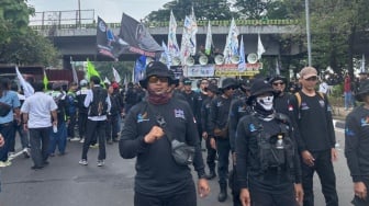 Ribuan Buruh Kepung Gedung DPR RI, Bawa 11 Tuntutan Termasuk Soal Pesangon dan Outsourcing