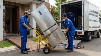 Apakah Kulkas Boleh Dibaringkan saat Pengiriman? Ketahui Panduan Amannya